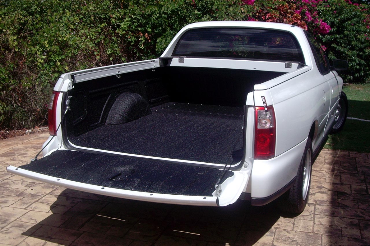 Speedliner-Australia-Holden-Commodore-Ute-Liner-Petrol-Black