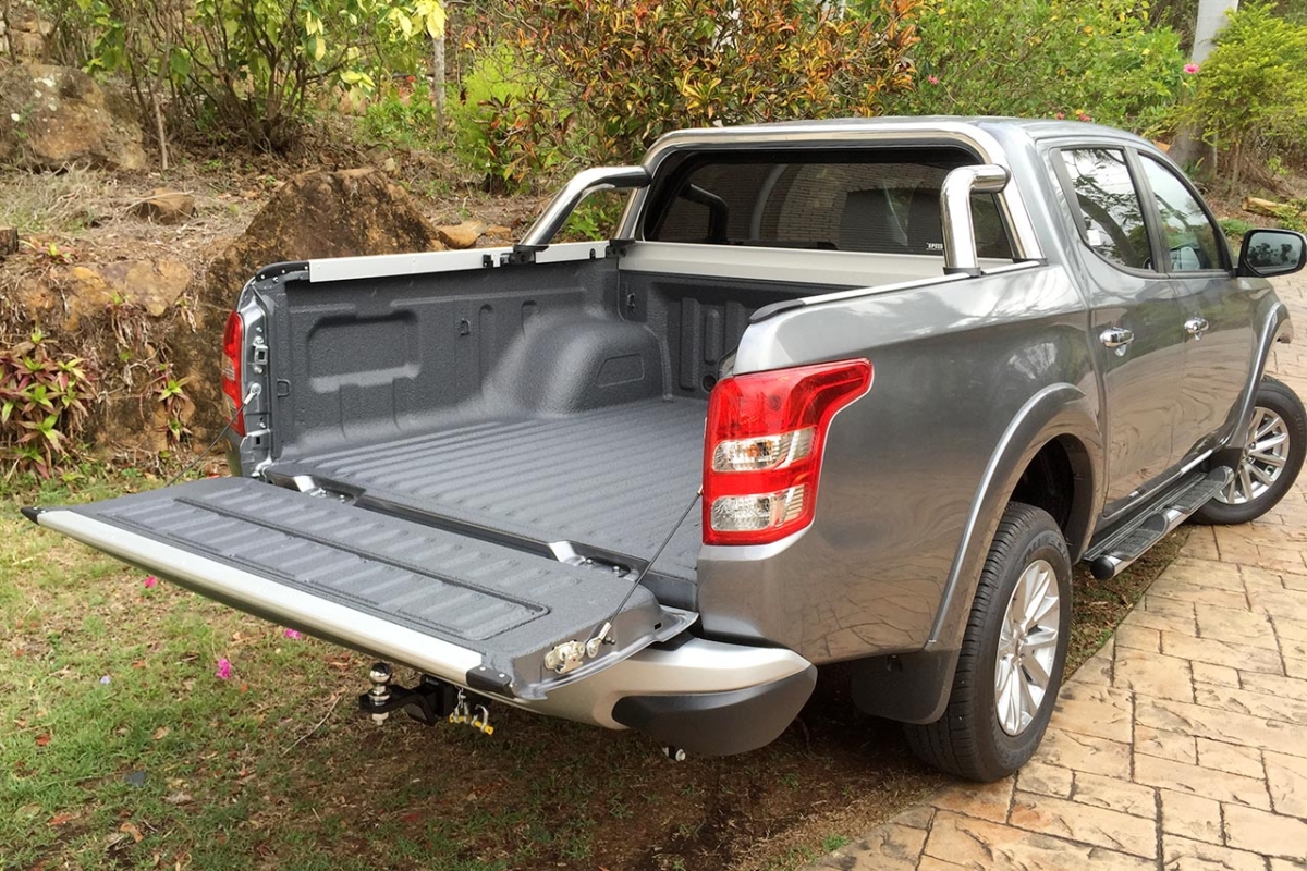 Speedliner-Australia-Mitsibishi-Triton-Ute-Liner-Charcoal