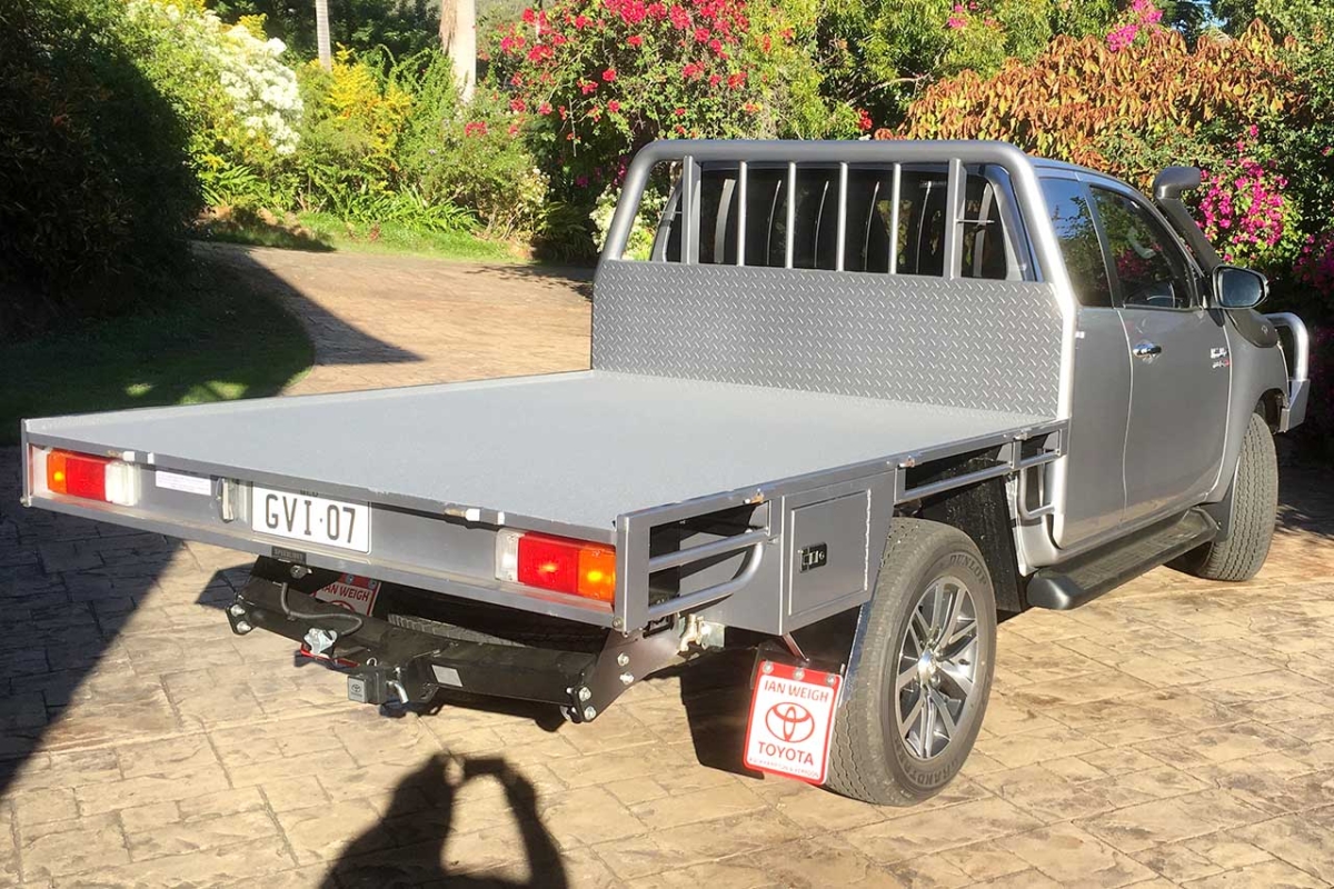 Speedliner-Australia-Toyota-Hilux-Tray-Back-Ute-Liner-Silver