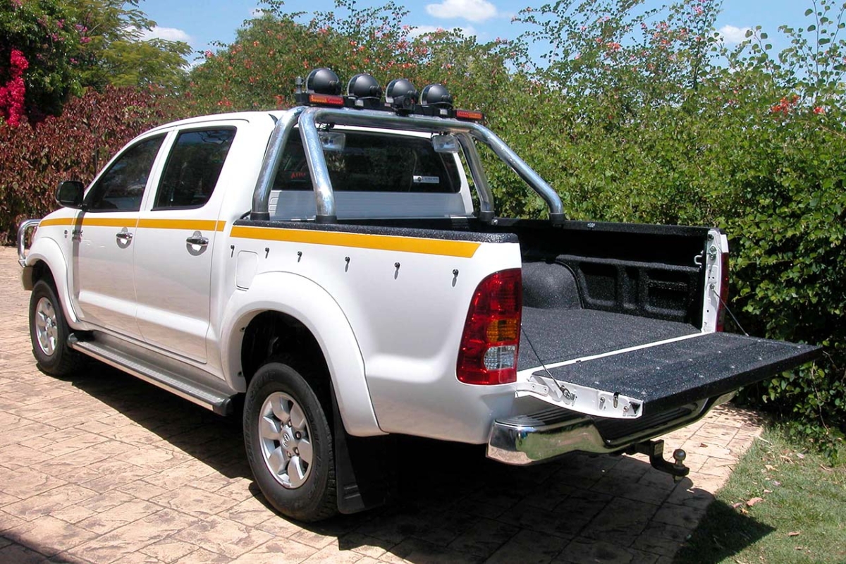 Speedliner-Australia-Toyota-Hilux-Ute-Liner-Black-2