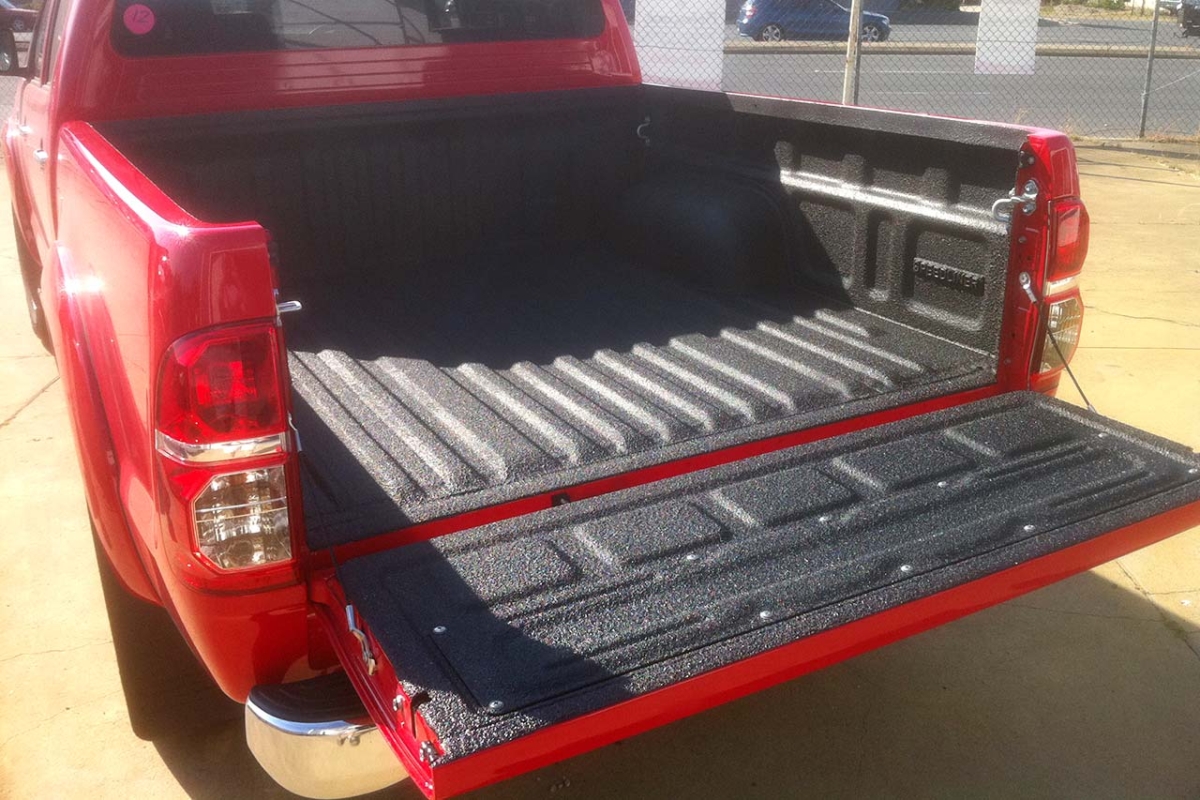 Speedliner-Australia-Toyota-Hilux-Ute-Liner-Black-3