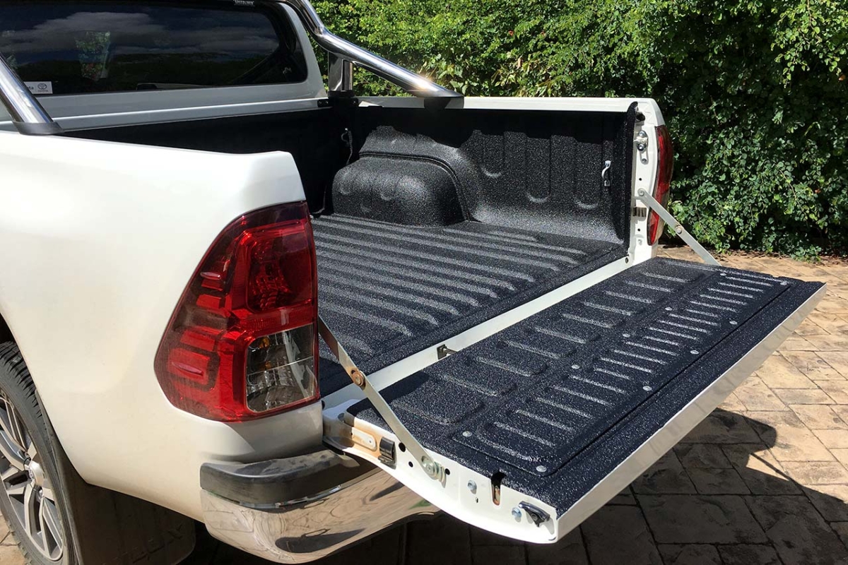 Speedliner-Australia-Toyota-Hilux-Ute-Liner-Black-5