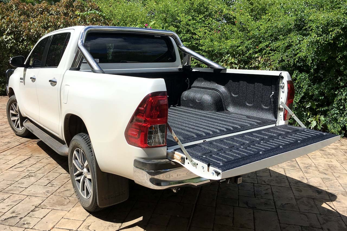 Speedliner-Australia-Toyota-Hilux-Ute-Liner-Black-6