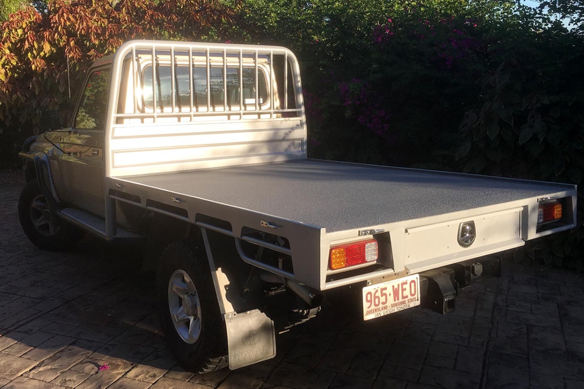 Speedliner-Australia-Toyota-Landscruiser-Tray-Back-Ute-Liner-Medium-Grey